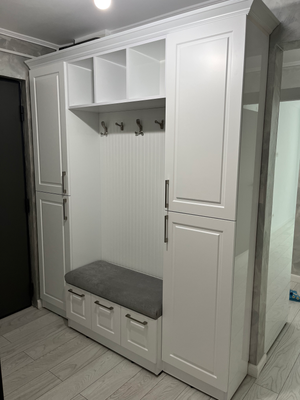 Mobilier din pal cu uși din MDF