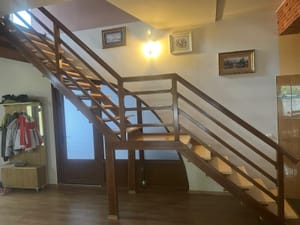 Blustradă interioară îmbrăcată în lemn